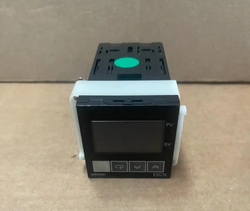 OMRON - E5CN-R2MP-500 - Temperature Controller