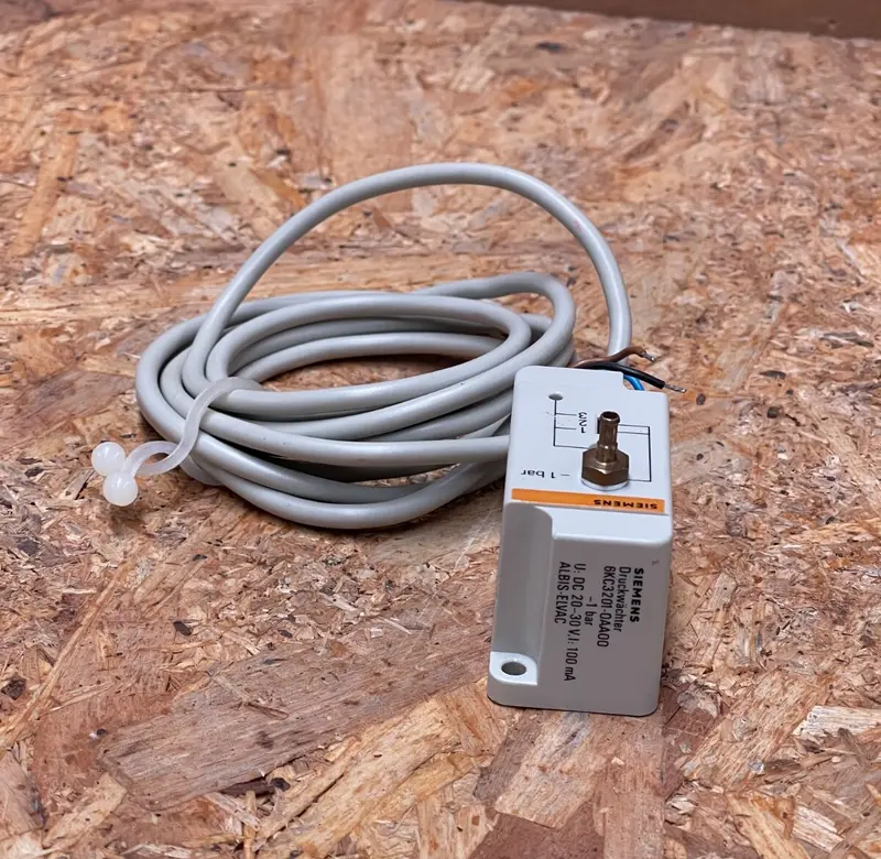 Siemens – 6KC3201-0AA00 – Solid-State Pressure Switch, –1 bar, 24 V DC