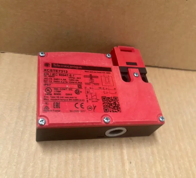 Telemecanique Sensors - XCSTE7312 - Safety Interlock Switch